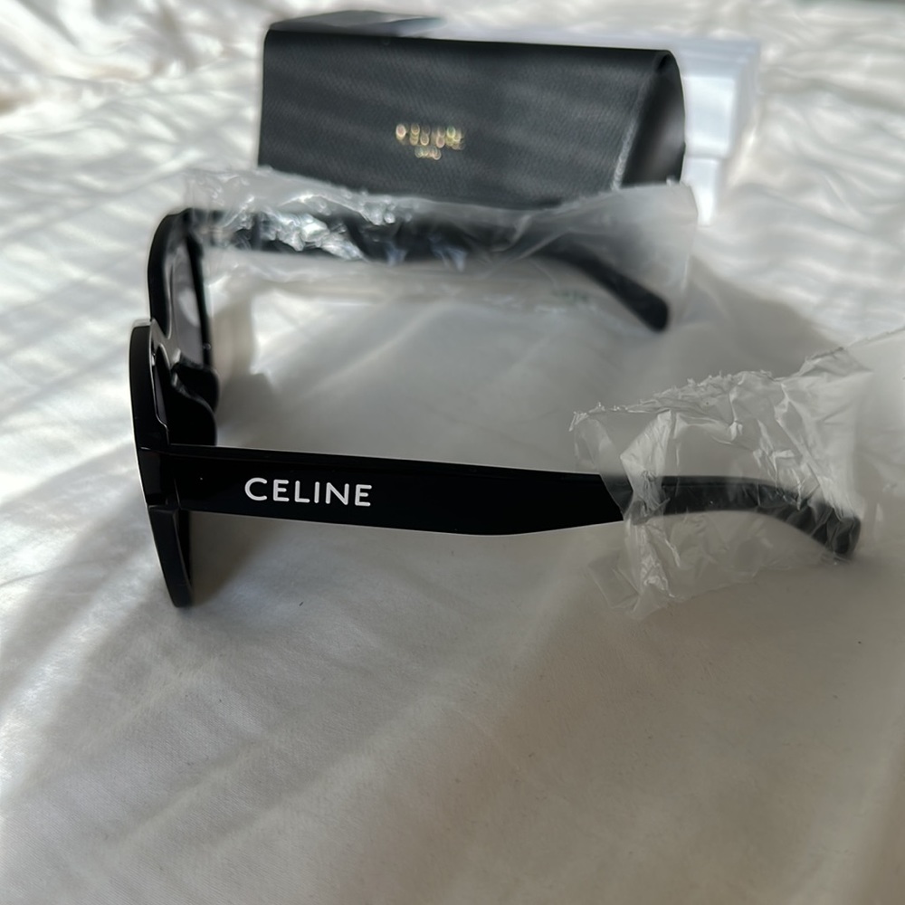 CELINE MONOCHROMS 03 SUNGLASSES IN ACETATE
BLACK